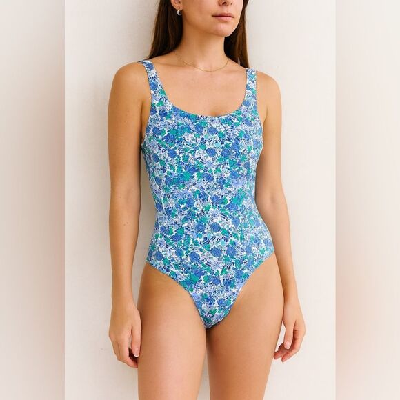 NWT VINEYARD VINES FLORAL BLUE PREPPY ONE-PIECE SWIMSUIT W BUILT IN PADS SIZE XS - Picture 1 of 10
